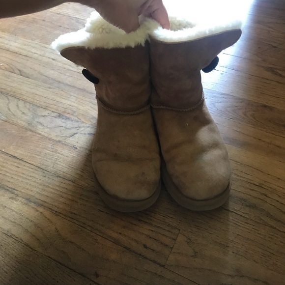 UGG Shoes - Tan Bailey Button UGGs